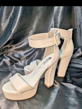 Idifu Women's White Platform Ankle Strap Heels US 6.5 Like New